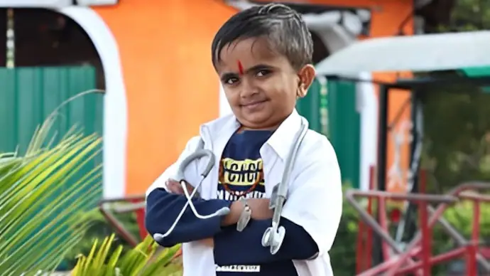 ಗುಜರಾತ್‌ನಲ್ಲಿ ಜೀವ ಉಳಿಸುವ ವೈದ್ಯರಾಗಲು ಎತ್ತರ ನಿರಾಕರಣೆಯನ್ನು ಮೀರಿದ ಡಾ. ಗಣೇಶ್ ಬರಯ್ಯ