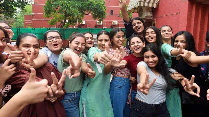 UPPCS 2024 ಅಂತಿಮ ಫಲಿತಾಂಶ ಪ್ರಕಟ: ನೇಹಾ ಪಾಂಚಲ್ ಅಗ್ರಸ್ಥಾನದಲ್ಲಿದ್ದಾರೆ, ಟಾಪ್ 10 ರಲ್ಲಿ 6 ಮಹಿಳಾ ಅಭ್ಯರ್ಥಿಗಳು ಸೇರಿದ್ದಾರೆ.